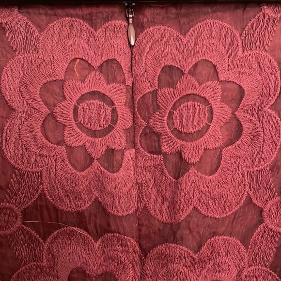 Joe Fresh skirt with pockets and floral overlay - Picture 3 of 4